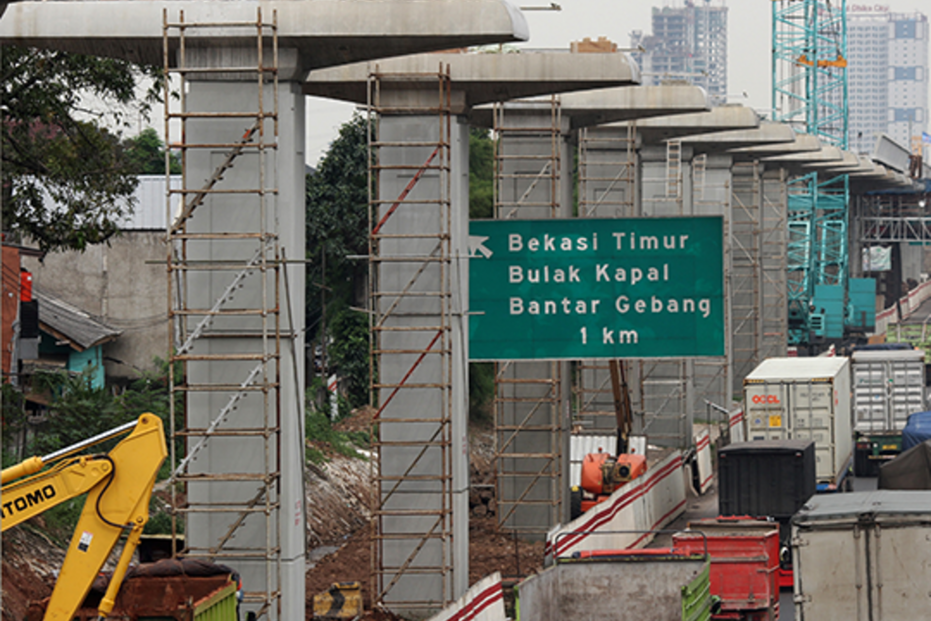 The construction site of a Light Rail Transit (LRT) line is seen along the Jakarta-Cikampek toll road, Bekasi, West Java, Indonesia February 22, 2018 in this photo taken by Antara Foto. Picture taken February 22, 2018. Antara Foto/Risky Andrianto/via REUTERS