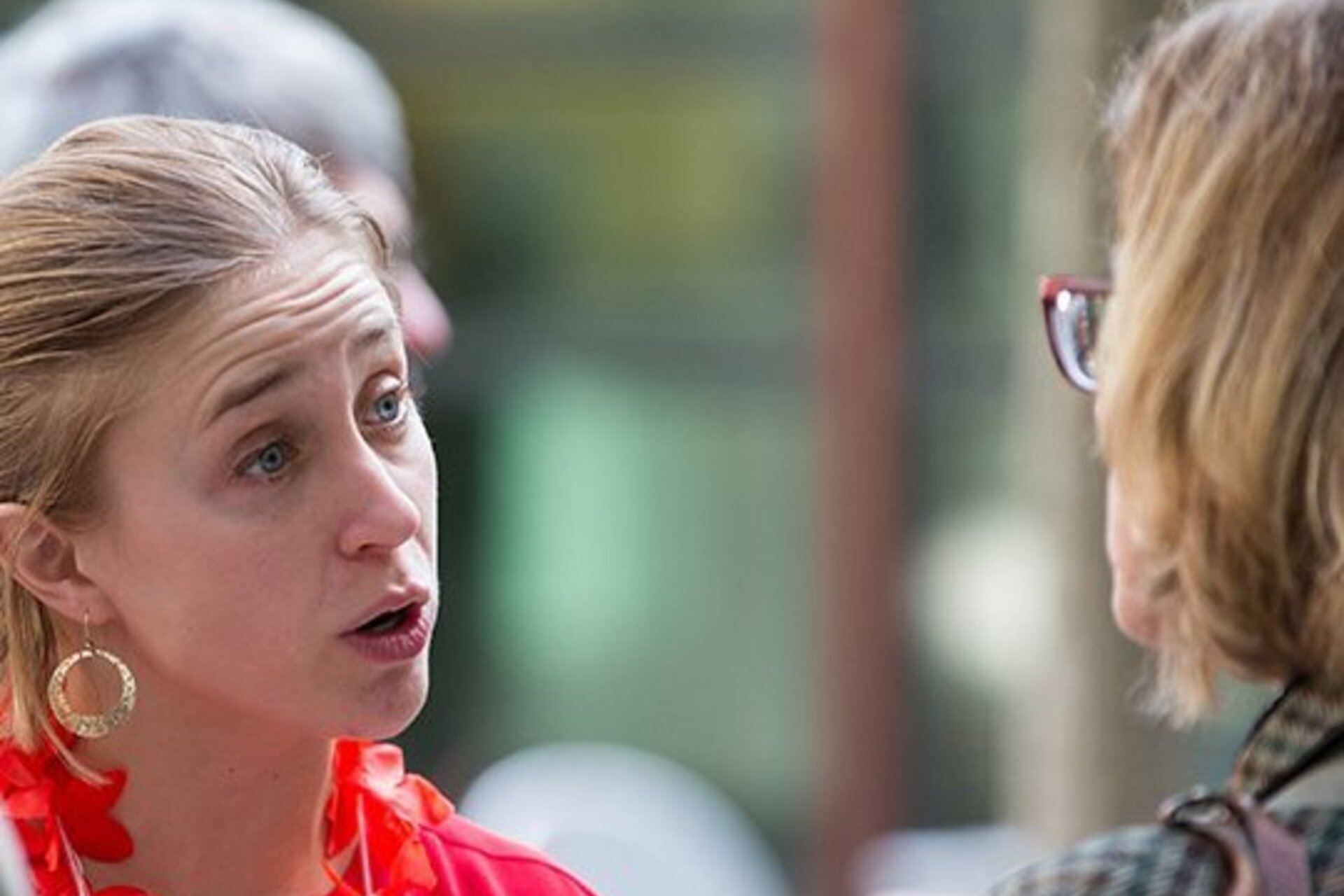 Innovation Transfer Grantee, Lauren Dunford from Safi Analytics, discusses her project with a TomKat Mentor