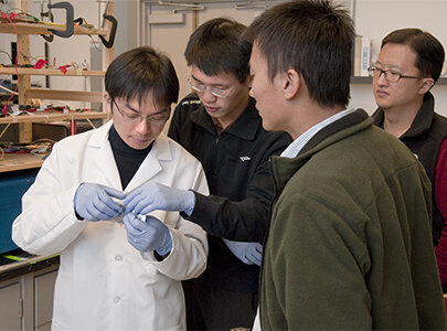 Yi Cui and students in a lab